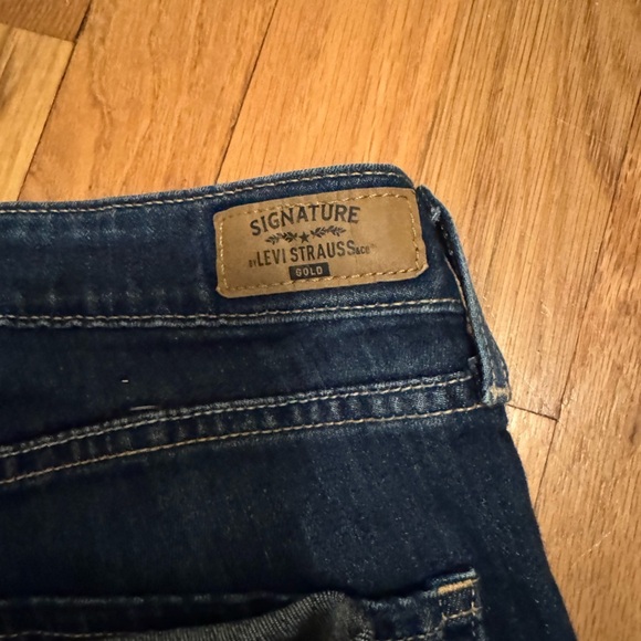 Signature Levi Strauss Gold Mid Rise  Slim Cuffed Jeans - Picture 4 of 6